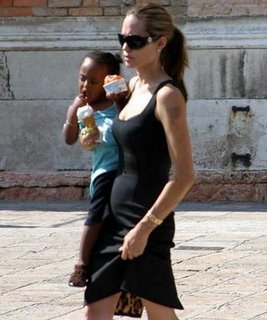 angelina-jolie-pregnant-pictures